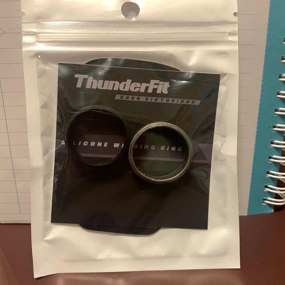 THUNDERFIT born victorious silicone rings, size 14 set of 2